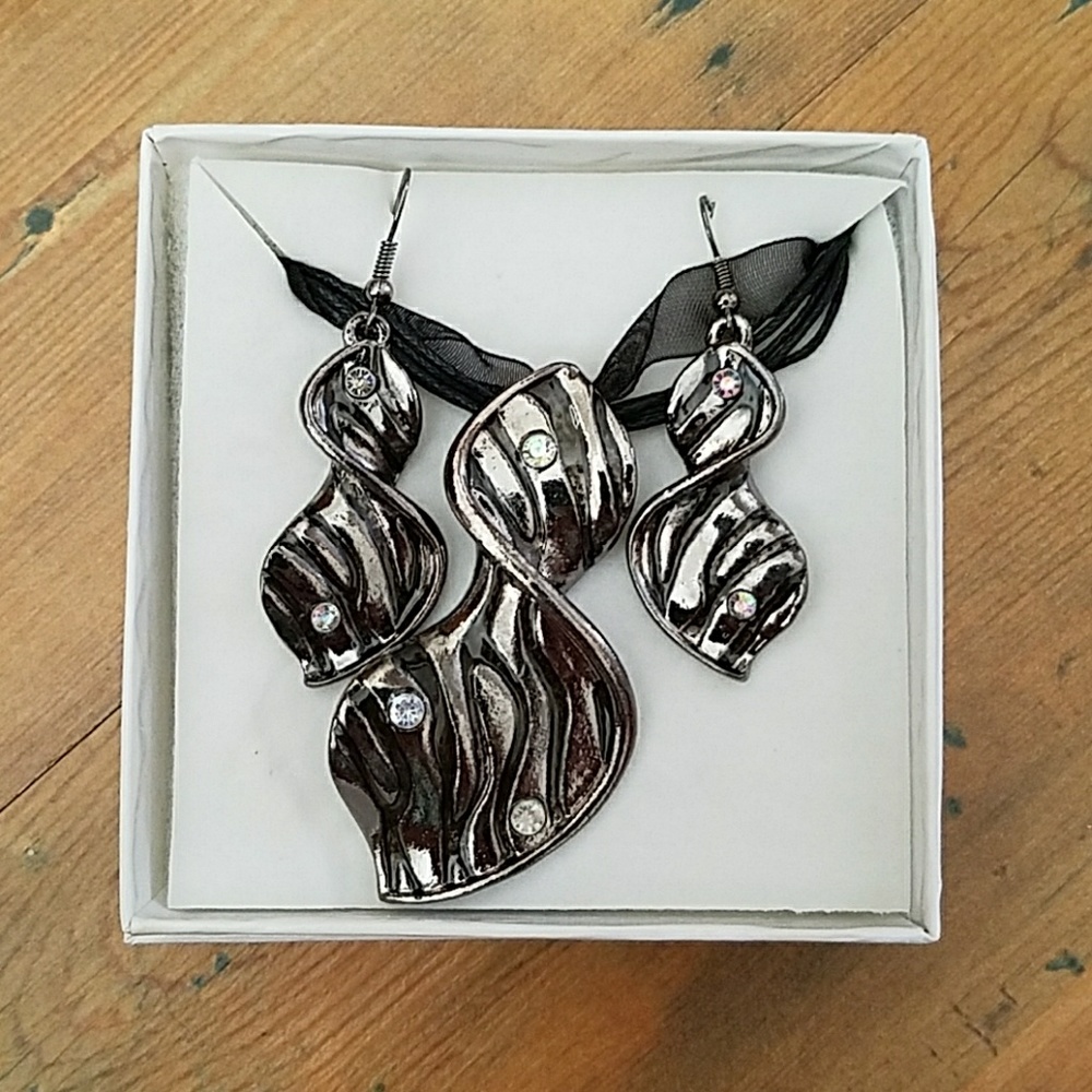 New Necklace and Earring set